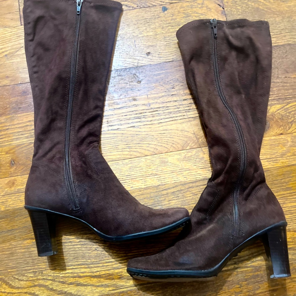 Women’s Suede Boots